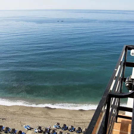 First Line Beach Apartment *